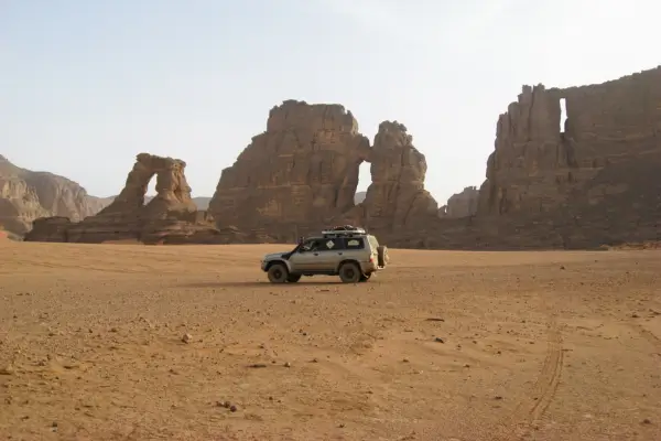 Formações Rochosas e Pinturas Rupestres Milenares, no Maciço de Ennedi em Chade no Saara