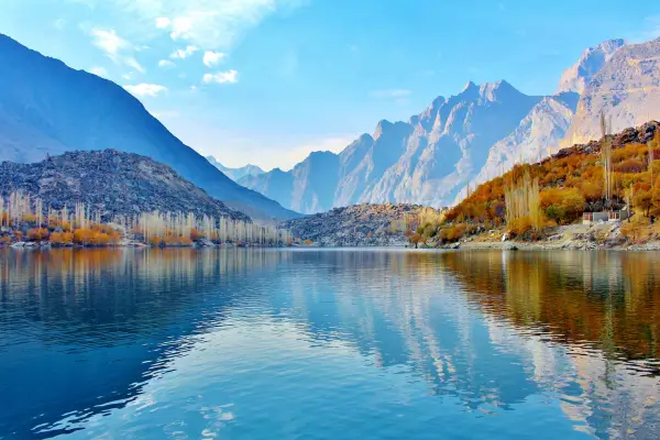 Lago Ala-Kul no Quirguistão, Trajeto Árduo Até Um Reservatório Alpino a 3.500 Metros de Altitude