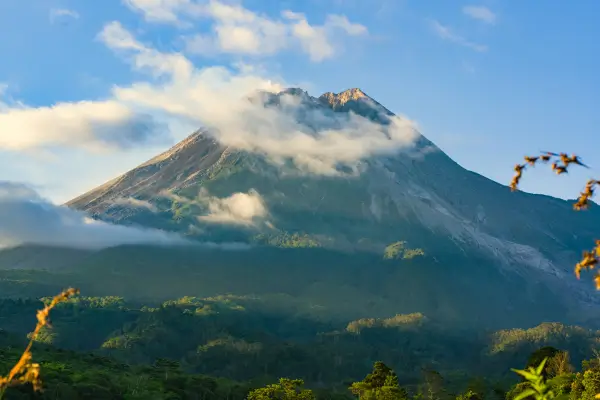 Monte Rinjani na Indonésia, Ascensão Íngreme a Um Dos Vulcões Mais Belos do Mundo